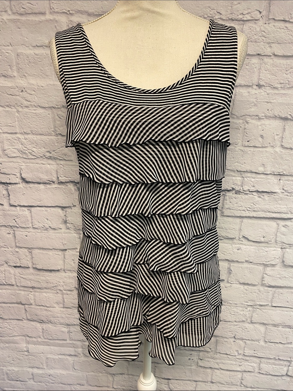 White House Black Market Black & White Striped Sleeveless Top Size Large